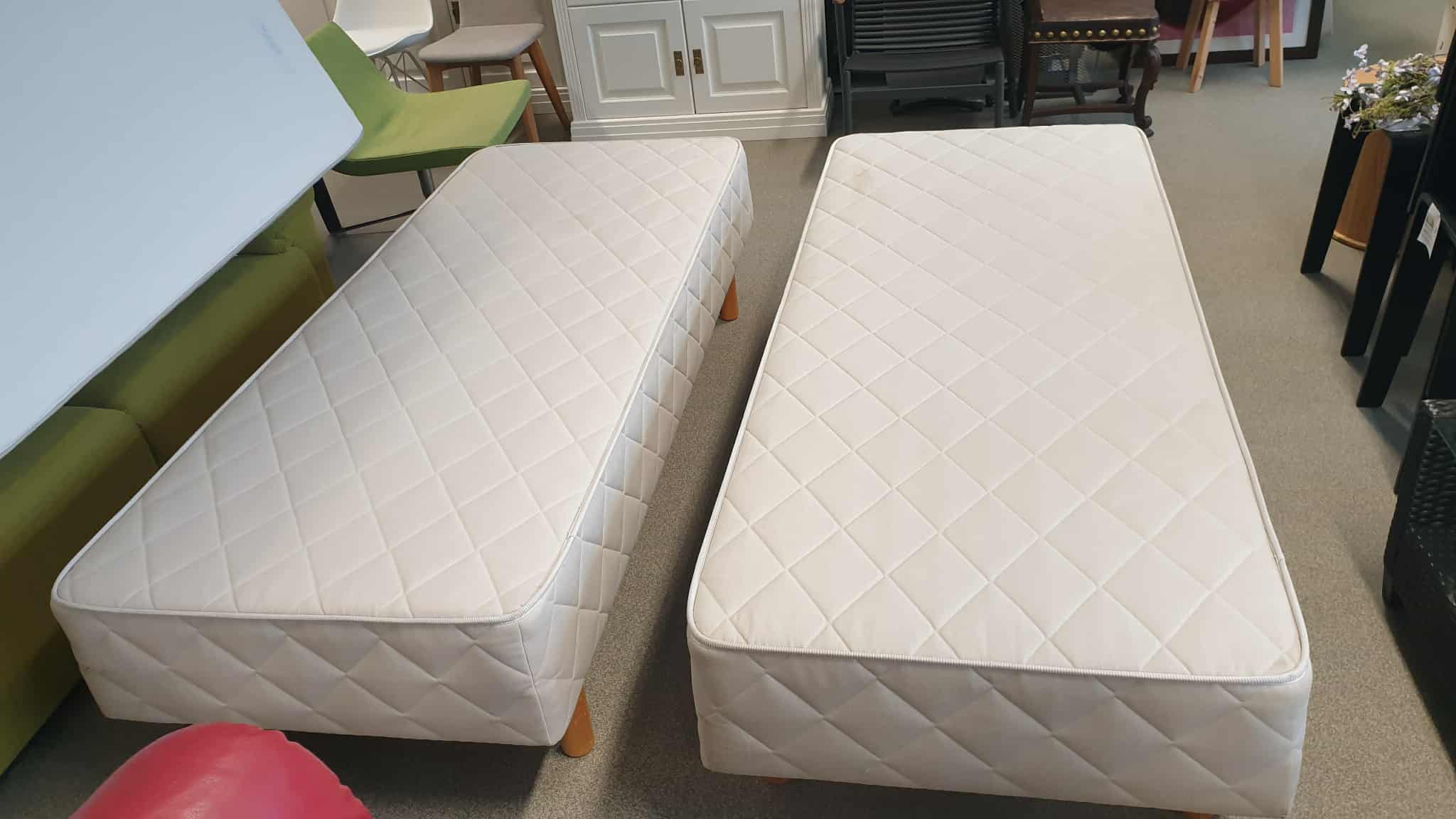 "ISKU" kušetid 80 x 200, 2 tk.